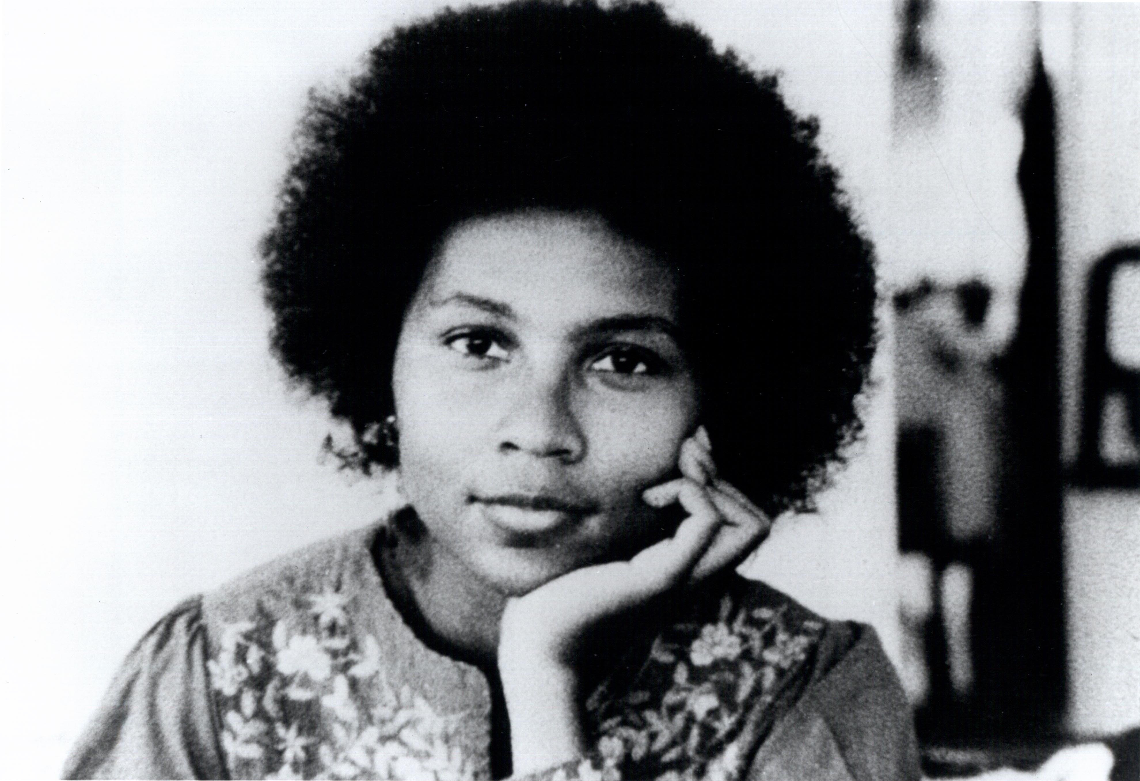 Photograph of bell hooks